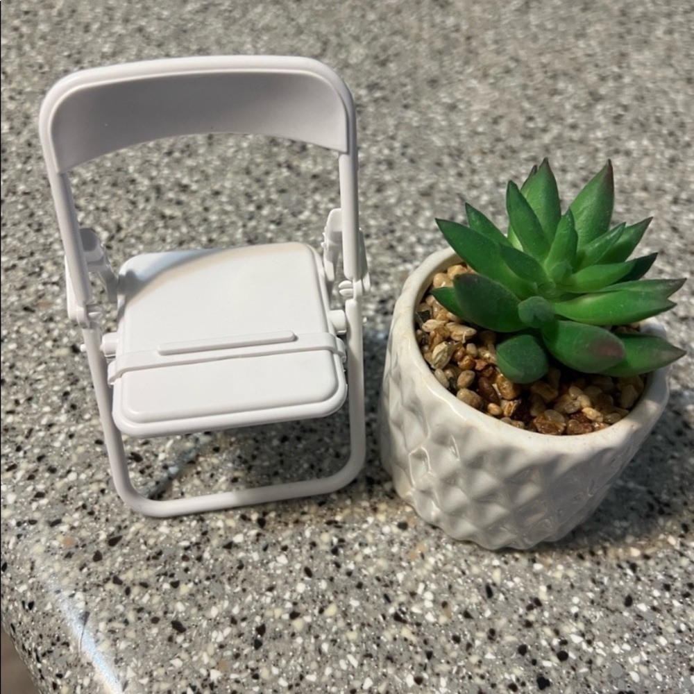 Mini 🪑 cell phone stand